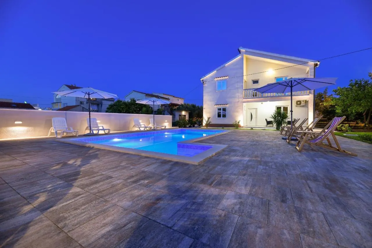 Pool house LUKA Appartement Zadar