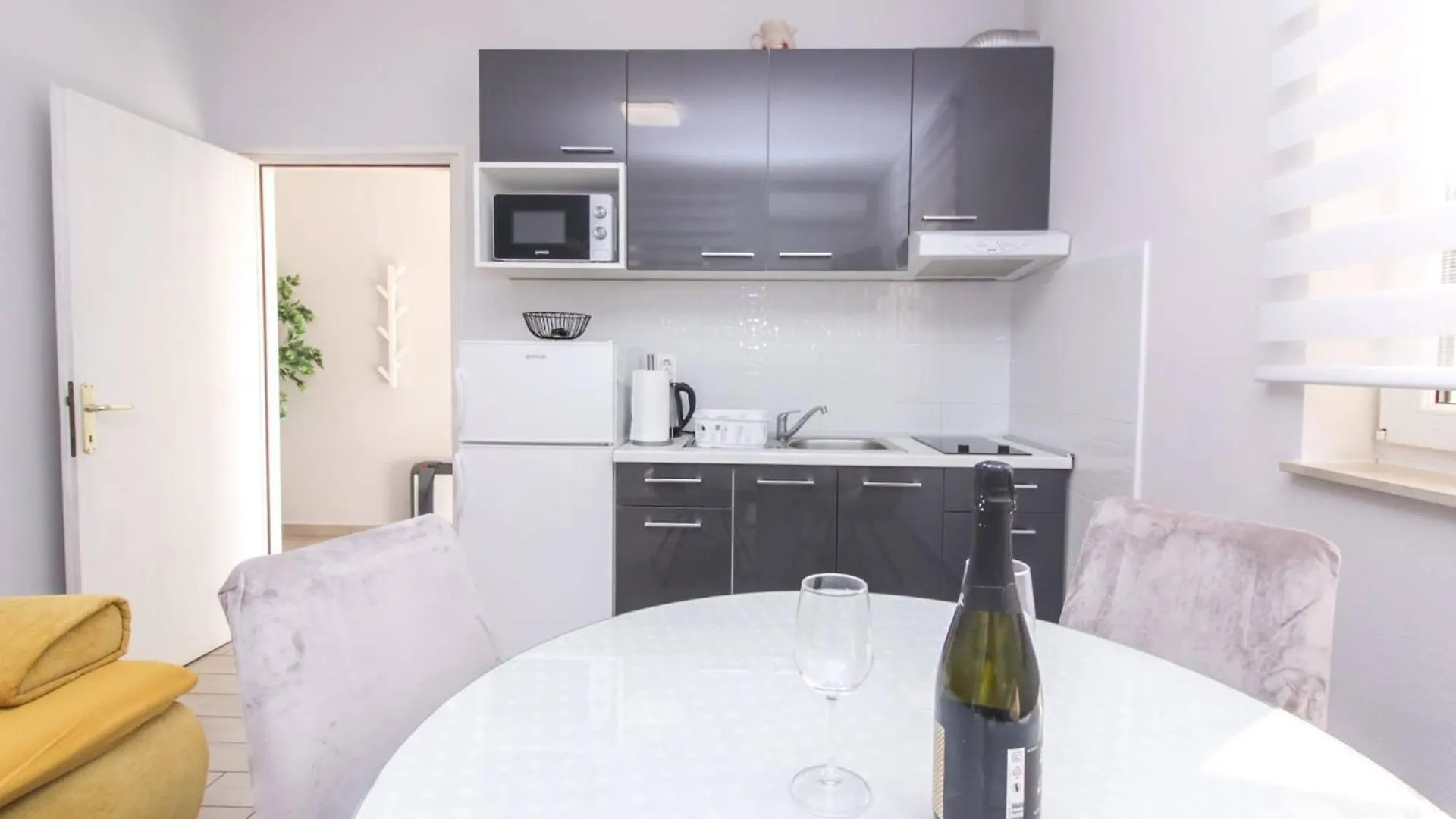 Pool House Luka Apartment Zadar